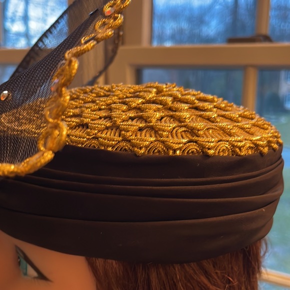 VINTAGE HAT VERY DIFFERENT LOOKING GOLD & BLACK - Picture 12 of 12